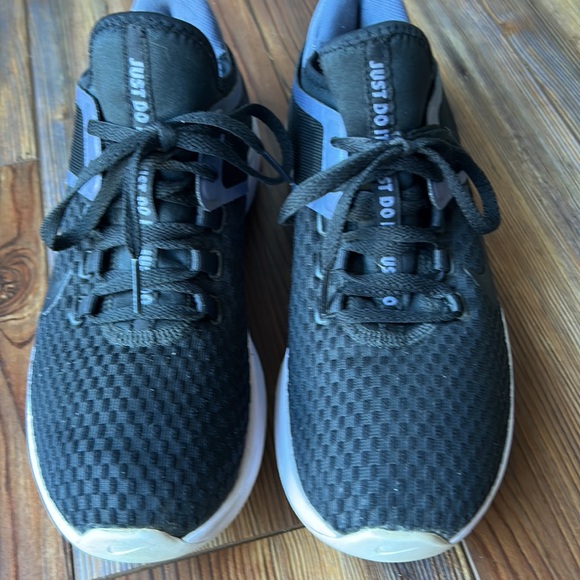 Nike Air Max Bella TR2 women’s black purple athletic running shoes. Size 8 - Picture 2 of 7